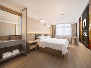 Happy Travel Hotel (Haikou MOVA Commercial square Duty Free)