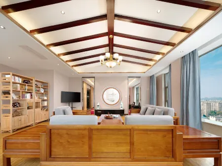 Guilin Jasper International Hotel  (Two Rivers and Four Lakes High-tech Wanda Branch) Отели рядом с достопримечательностью «Maozhou Island, Daxu Ancient Town»