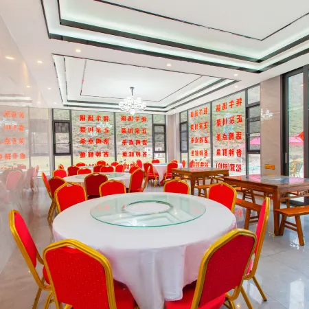 Xinyue Shanye Yijing Starry Sky Homestay (Zhonggu Village, Kangding)
