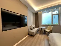 Houma Hengsheng Hot Spring Hotel Hotels near Pengzhen Former Residence