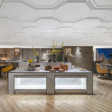 Vienna International Hotel (Luyi Passenger West Station)