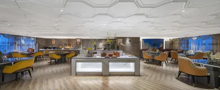 Vienna International Hotel (Luyi Passenger West Station)