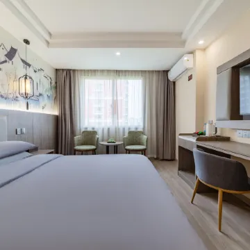 Huaju Hotel (Haining Haichang Road subway station store)