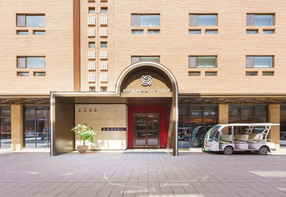 [메후드 레스티 호텔의 현대적이고 우아한 로비]