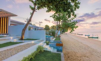 White Whale Beachfront Pool Villa