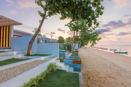 White Whale Beachfront Pool Villa Отели рядом с достопримечательностью «Secret Garden Spa»