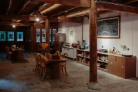 Qiangu Wooden House B&B (Fenglin Buyi Scenic Area)