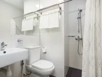 Aura Hotel Mackenzie Hotels near Tekka Place