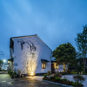 Floral Hotel· Zhenshui hotel (Shanghai Zhujiajiao Ancient Town Store) โรงแรมใกล้โอเรียนทอลแลนด์