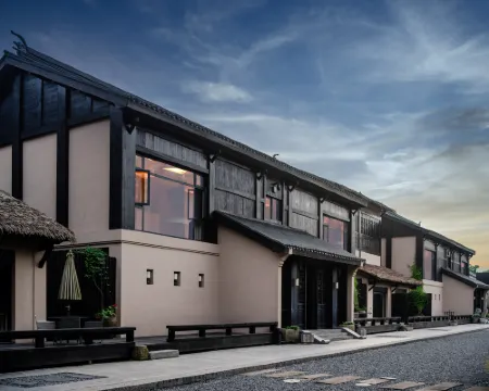 INTO Hotel Chibi Hotels in Chibi