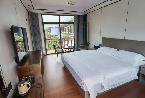 Qingchuan golden autumn Garden hostel - balcony