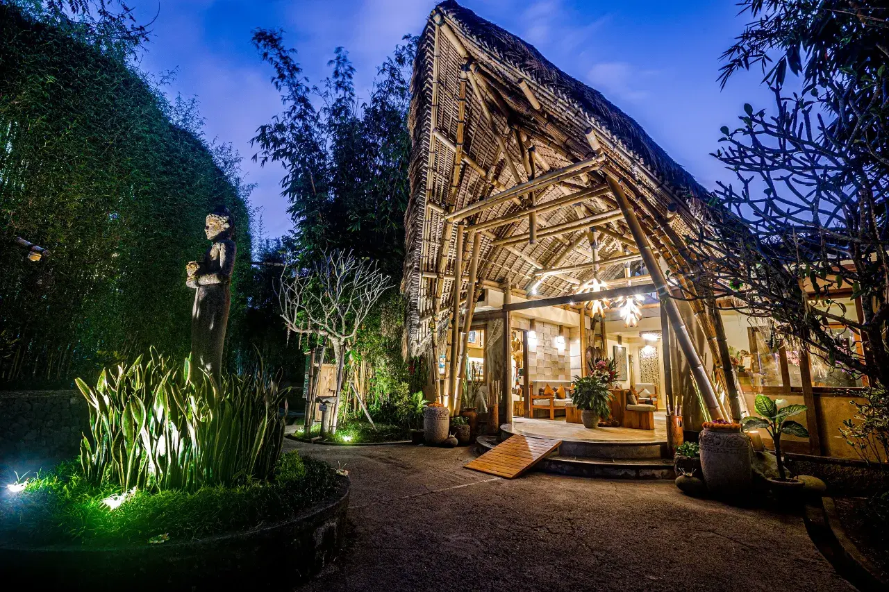 야외 테라스에서 즐기는 디너