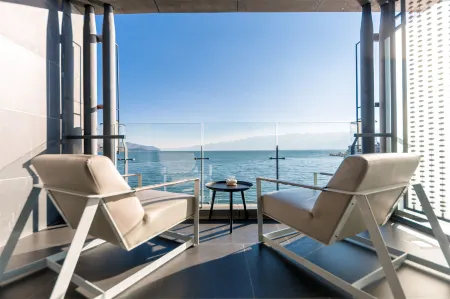 Cangyue Qionglou Lake View Holiday Hotel