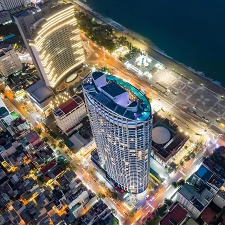 Lyn & SEAs Panorama Beachfront Nha Trang