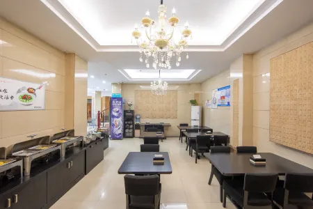 Yilu·Fengqing Business Hotel