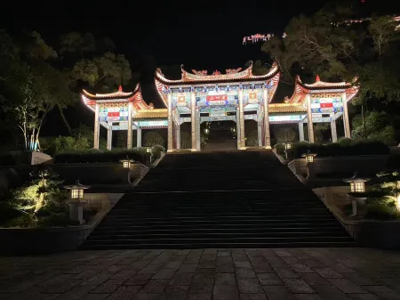 Yuanmufeng Holiday Hotel (Fuqing High-Speed Railway West Station) Отели рядом с достопримечательностью «Shizhu Mountain Scenic Area»