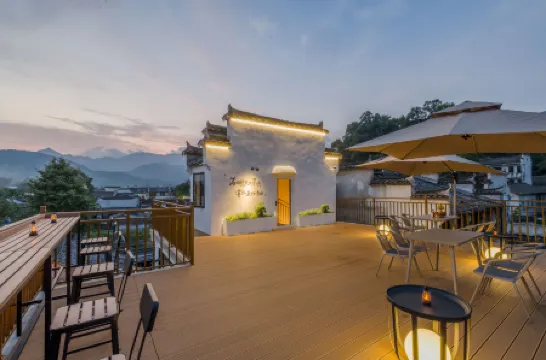 Hongcun Lane Wang·Light Luxury Holiday Homestay (Yuenuma Branch)