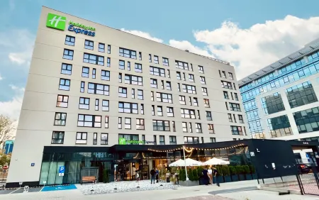 Holiday Inn Express Warsaw - Mokotow Отели рядом с достопримечательностью «Варшавский политехнический институт»