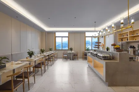 Vienna Classic Hotel (Yongtai Chengguan) Отели рядом с достопримечательностью «Qingyun Mountain»