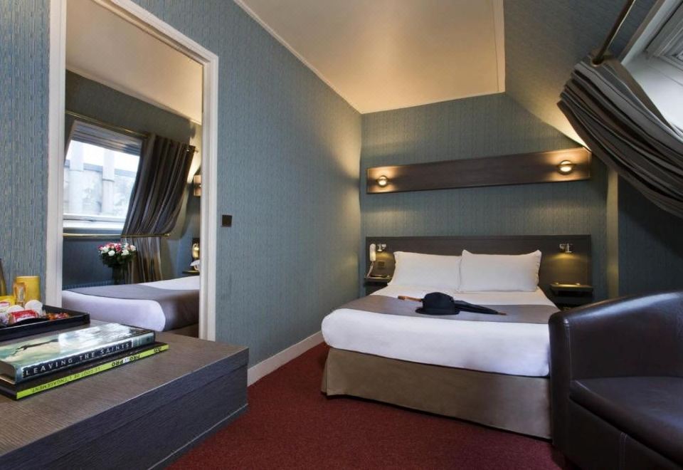 홈 라탱의 전통적인 프랑스식 객실 분위기