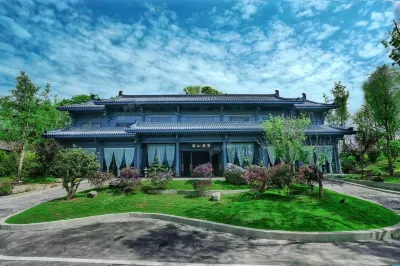Luyu Mountain Resort (Langzhong Ancient City High-speed Railway Station) Hotels in Langzhong