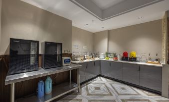 Wencheng Apartment (Ningbo Yuyao Railway Station Huaren Wucaicheng)