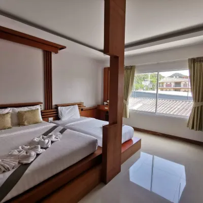 The peace tara house Hotels near Khlong Khong Beach