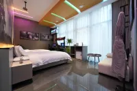 Hongya Blue Whale E-Sports Hotel - 2 Yıldız