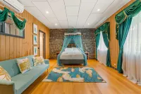 Sun-Kissed Forest Garden โรงแรมใน