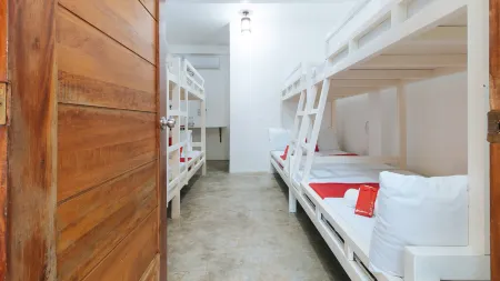 RedDoorz @ Camp Saint John Hotel La Union