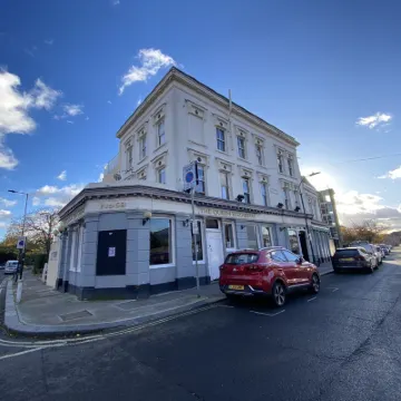 ควีน เอลิซาเบธ เชลซี โรงแรมใกล้สถานี Clapham Junction