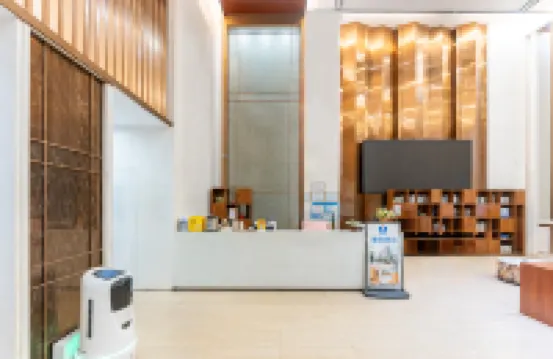 Yayi Collection Hotel (Nanchang West Subway Station)