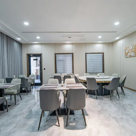 Baijia Hotel (Zhao County Bolin Street)