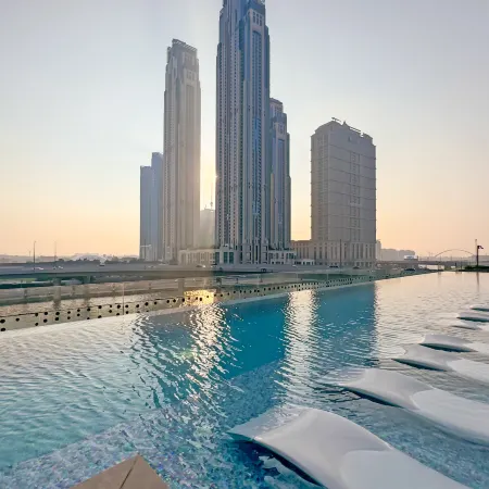 bnbme | Luxurious Canal View Apt w/ Pool & Gym