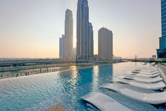 bnbme | Luxurious Canal View Apt w/ Pool & Gym