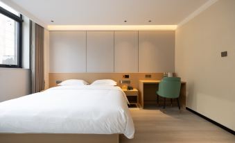 Heartwarming Hotel (Beijing Liangmaqiao Subway Station Sanlitun Taikoo Li Branch)