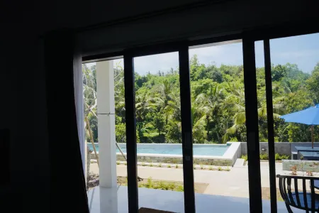 d’Kelingking Secret Villas Отели рядом с достопримечательностью «Blue Lagoon Cliff Jump»