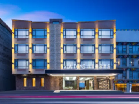 Vala Toms Cliff - stream - tracing Hotel (Siguniang Mountain Scenic Area Store) Hotels in Xiaojin