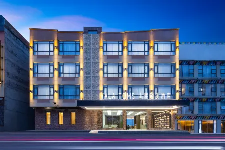 Vala Toms Cliff - stream - tracing Hotel (Siguniang Mountain Scenic Area Store) Отели рядом с достопримечательностью «Changpingcun»