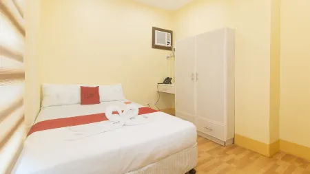 RedDoorz @ Casa Barcelona Condotel Отели в г. Павия