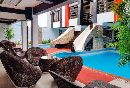 Casa Demetria Duplex Hot Spring Resort Laguna Отели в г. Каламба