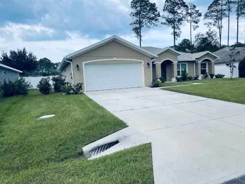Modern and Spacious 4 Bedroom Home Hotels in Palm Coast