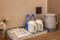 Yunju Light Luxury Hotel (Jiangmen Wanda Plaza Store)