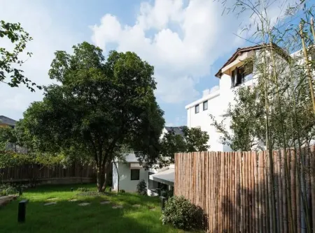 Hangzhou Xilu Homestay (Xihu Scenic Area) Отели рядом с достопримечательностью «Reservoir of Guangming Temple»