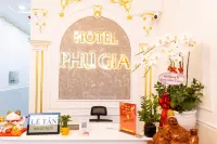 Phú Gia Hotel 2160 Huỳnh Tấn Phát Các khách sạn ở Cần Giuộc