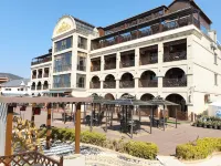 Moon Bay Holiday Hotel