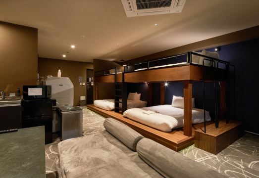 B/C 호텔 넓은 객실 내부