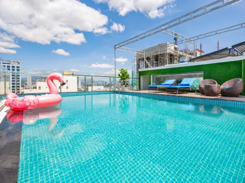 セリナ ホテル & アパートメント