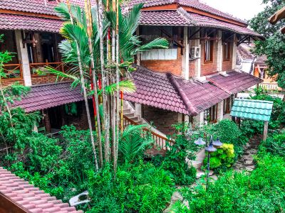 庭 ウィスマ アリーズ ホテル ジョグジャカルタの写真