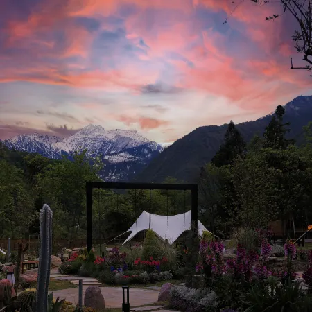 Hailuogou Seven Valleys Source · Snow Mountain Secret Realm Onsen Resort Hotel Отели в г. Лудинг